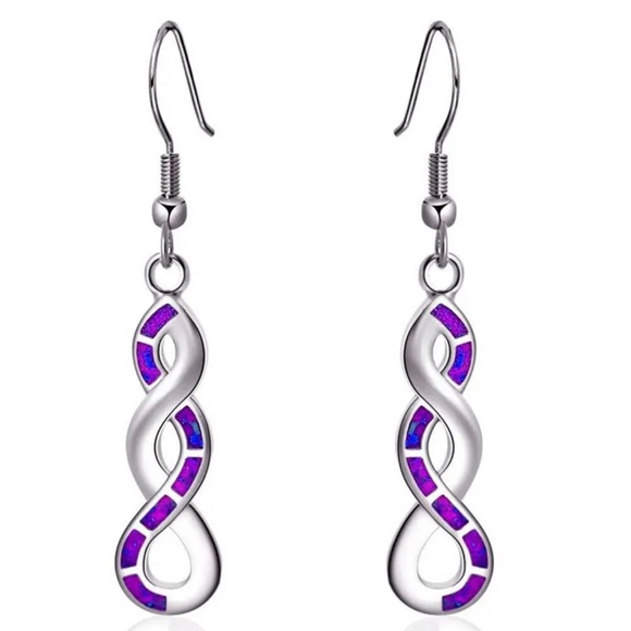 💖 Silver and Purple Dangle Earrings NEW - Picture 1 of 1